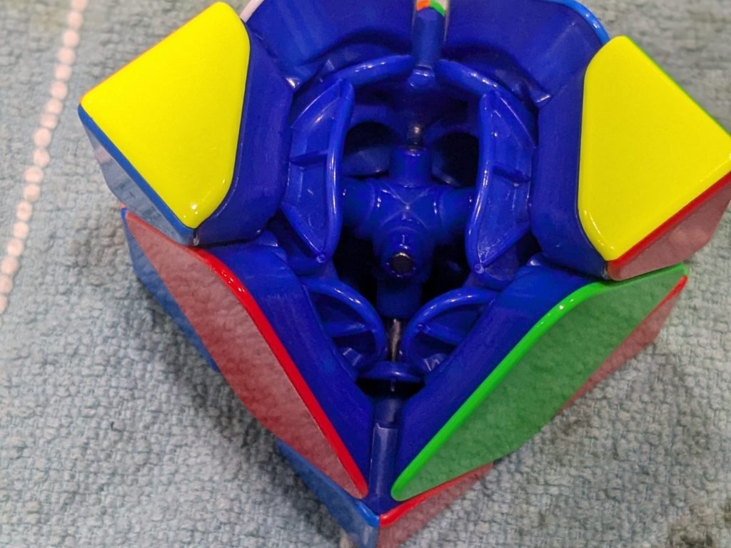 Gan Skewb blue internals